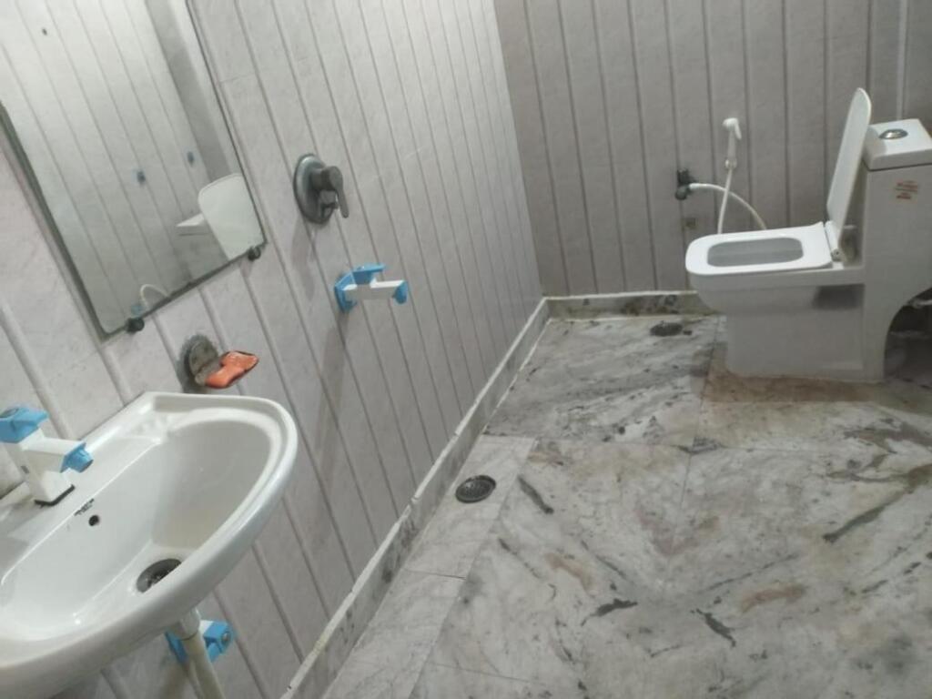 Нойда: OYO 88500 Hotel Garvit Residency