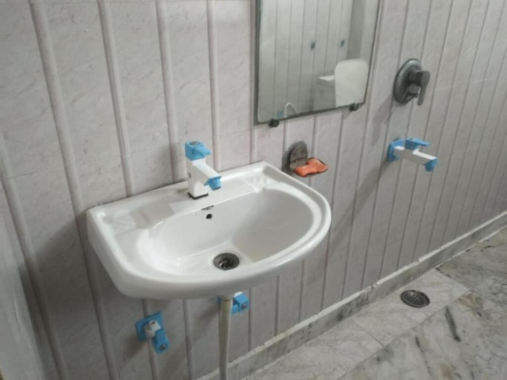 Нойда: OYO 88500 Hotel Garvit Residency