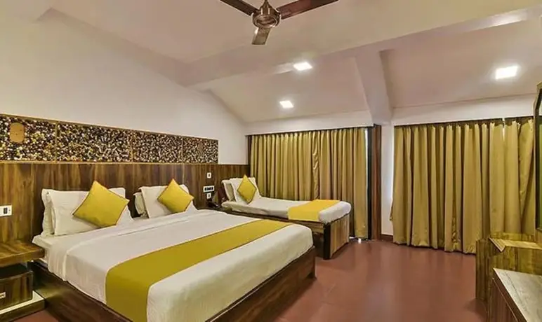 Калангут: FabEscape Kristal Sands Beach Resort With Pool, Calangute