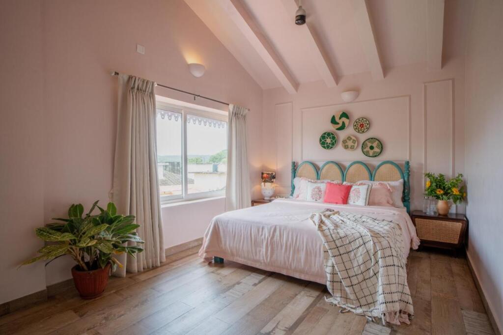 Анджуна: Elivaas BluDoor Luxury 5BHK Villa with Private Pool