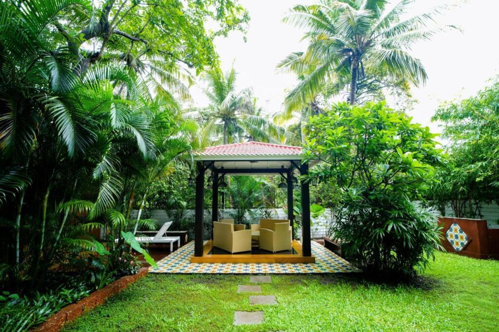 Elivaas Dahlia Luxurious 4BHK Villa with Private Pool — фото 1