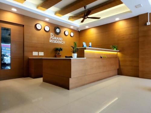Перумал Ковил Пати: Js Grand Residency