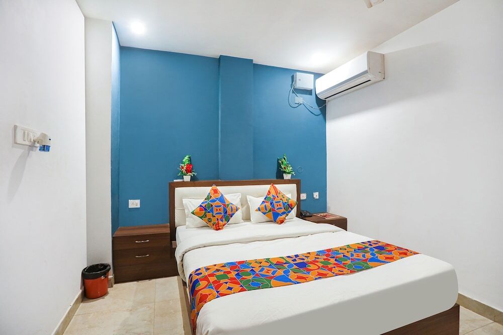 Праяградж: Fabhotel Usha Continental