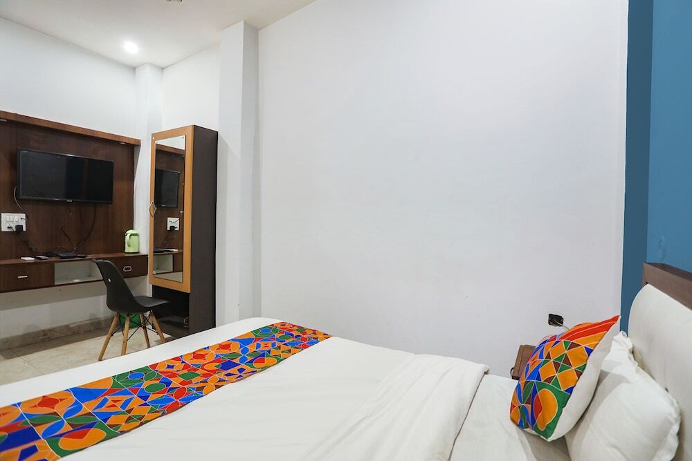 Праяградж: Fabhotel Usha Continental