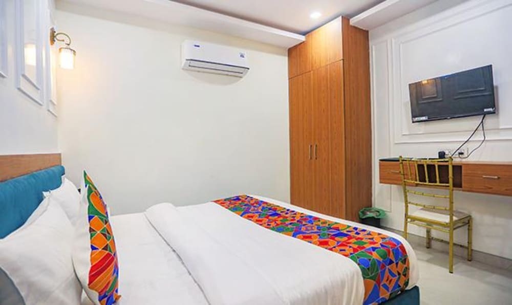 Праяградж: Fabhotel Cosmos