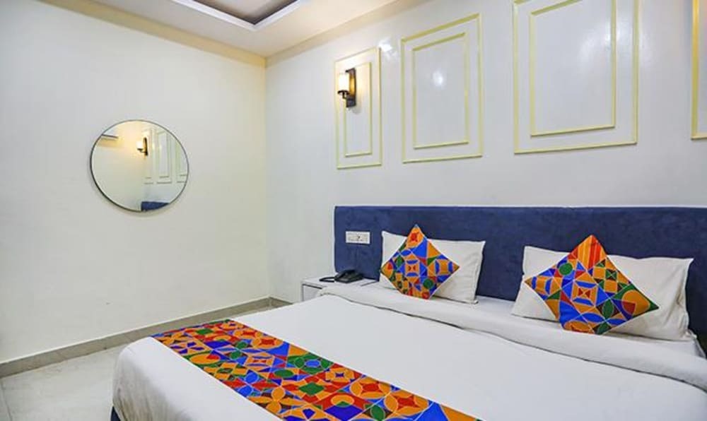 Праяградж: Fabhotel Cosmos