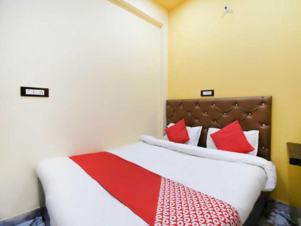 Праяградж: POP 80596E Shree Nanhu Hotel
