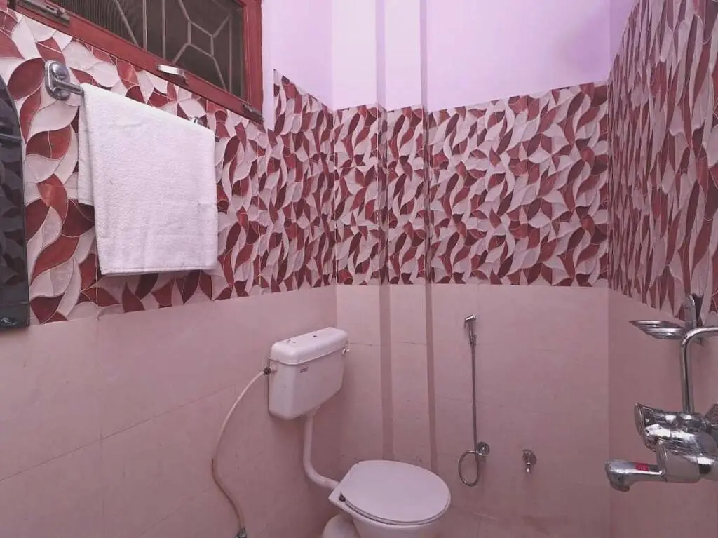 Праяградж: SPOT ON 700839 Hotel Imperial Crown