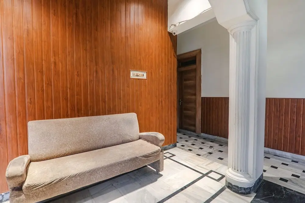 Праяградж: Fabhotel Bless Inn