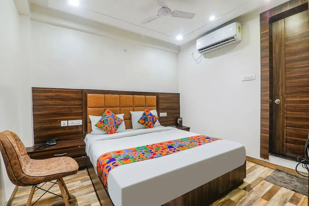 Праяградж: Fabhotel Bless Inn