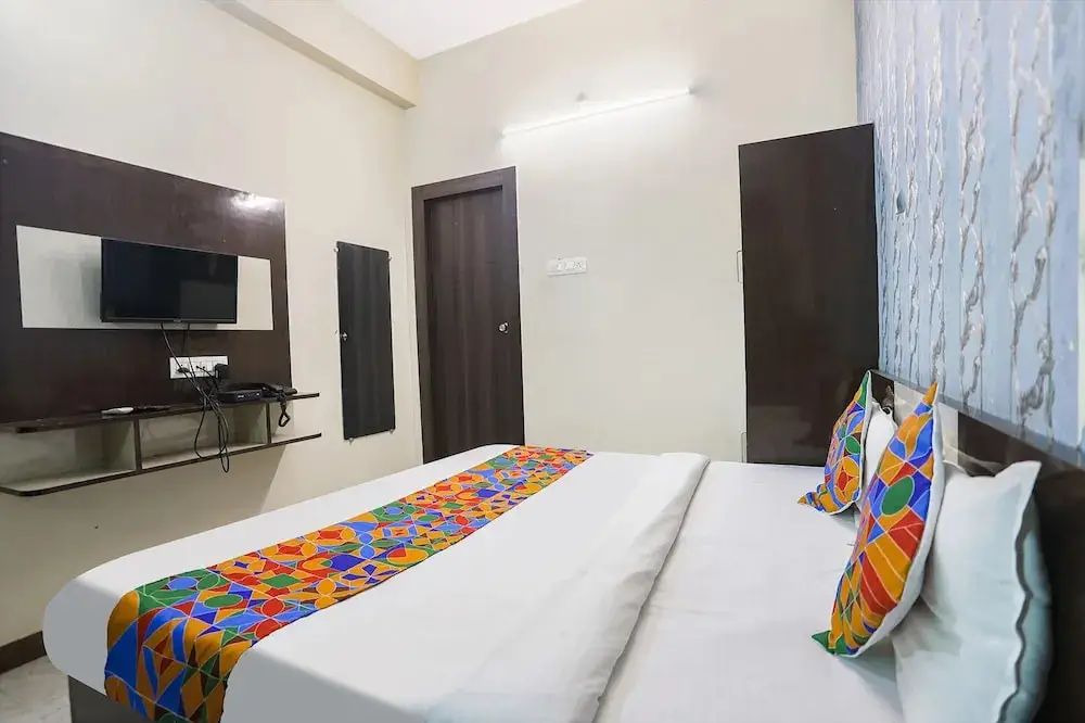 Праяградж: Fabhotel Royal Stay Inn