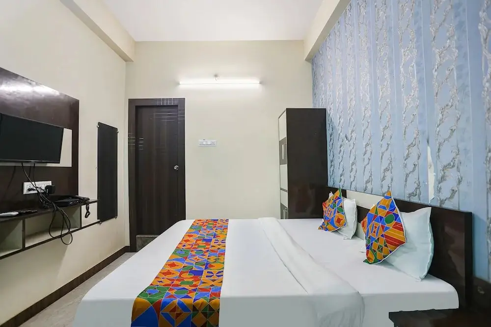 Праяградж: Fabhotel Royal Stay Inn