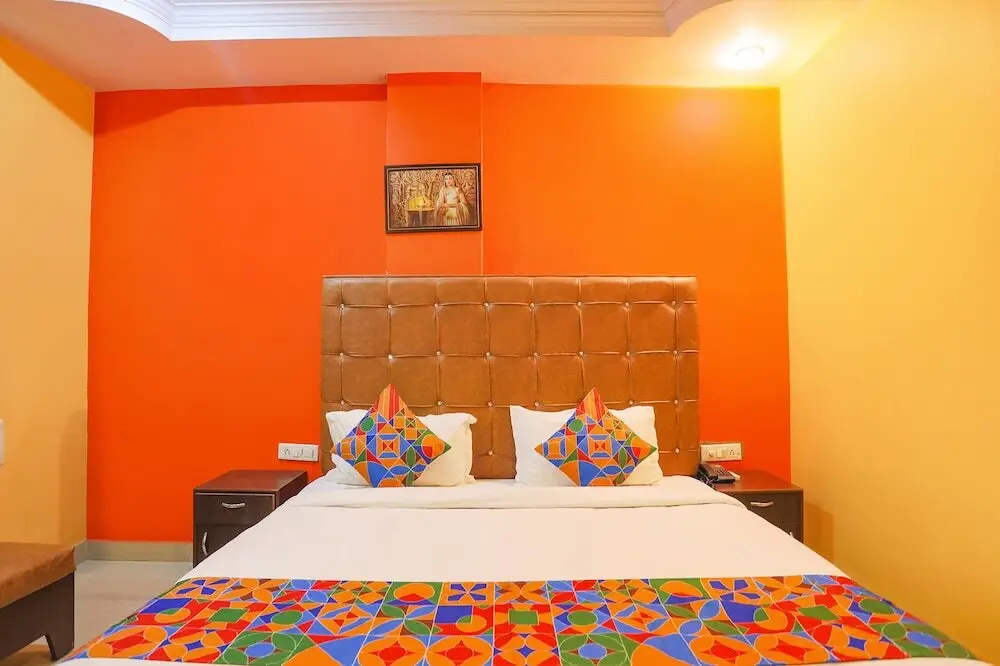 Праяградж: Fabhotel Dps International