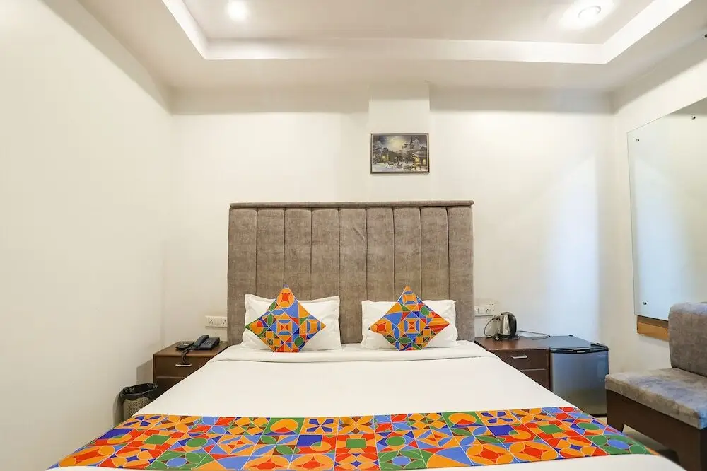Праяградж: Fabhotel Dps International