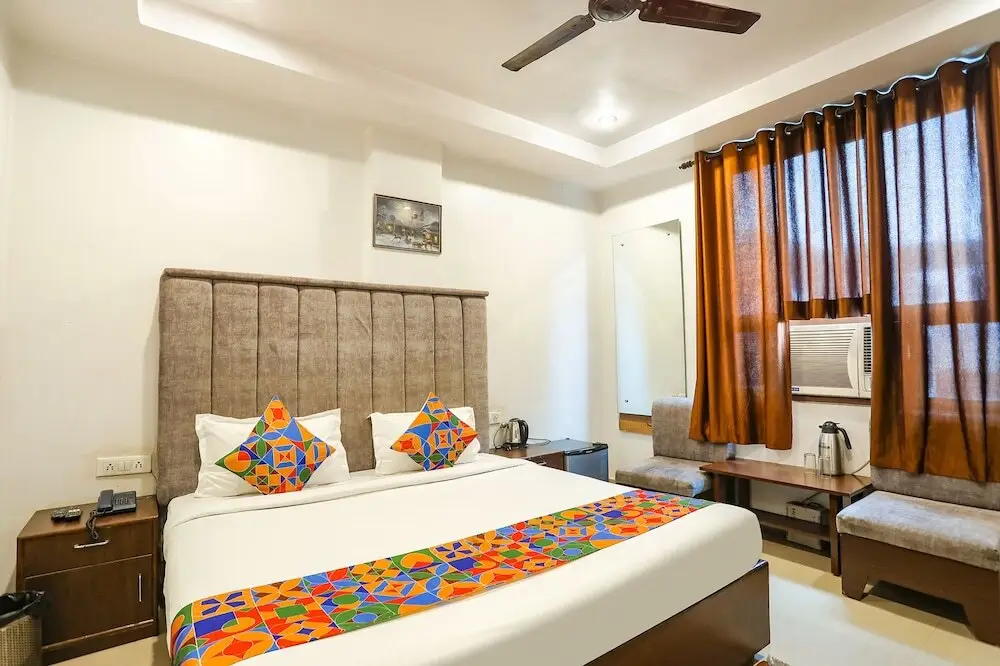 Праяградж: Fabhotel Dps International