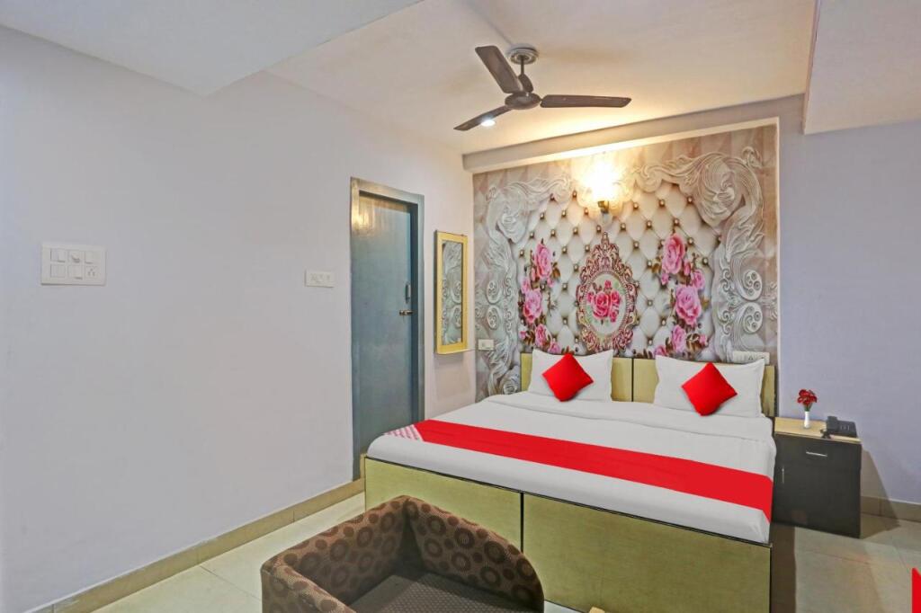 Праяградж: OYO Flagship 806925 R Inn Palace