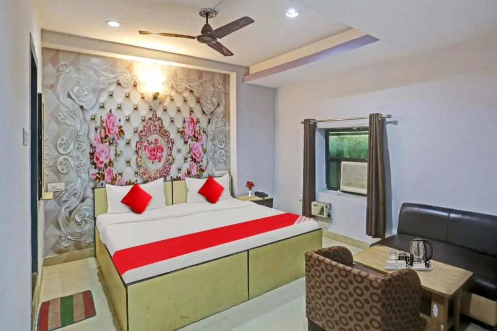 Праяградж: OYO Flagship 806925 R Inn Palace