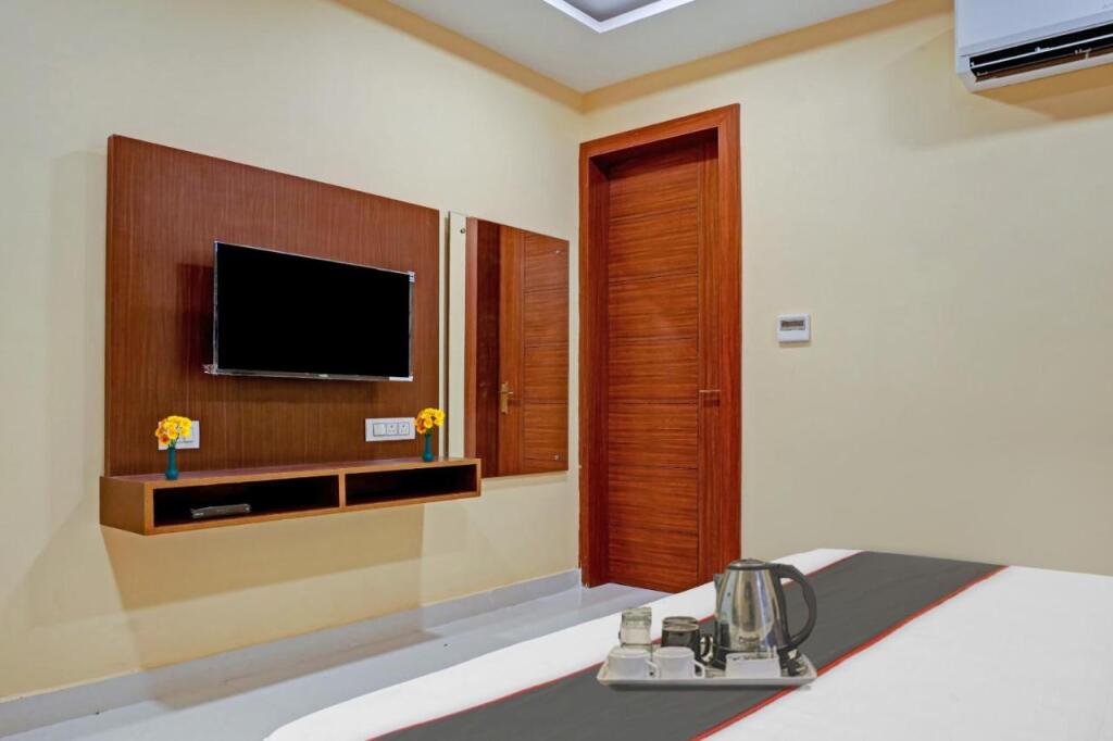 Праяградж: Collection O Hotel Blue Diamond