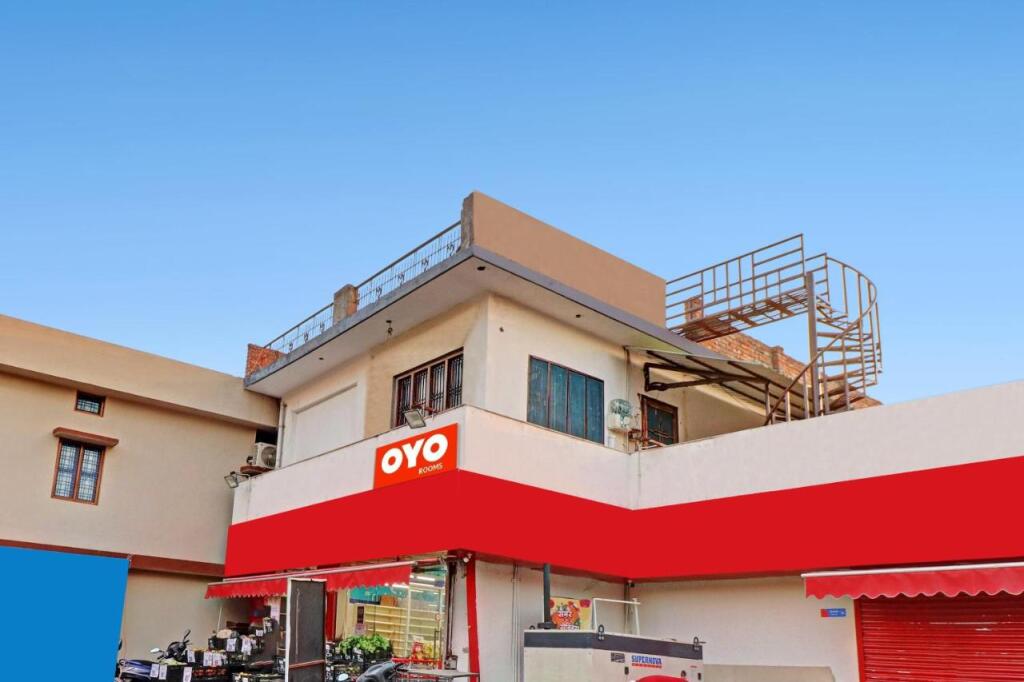 OYO Flagship 805187 Hotel Vrv Homestay — фото 1