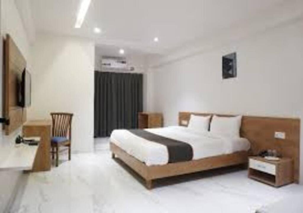 Пуна: LP Regency, Pune