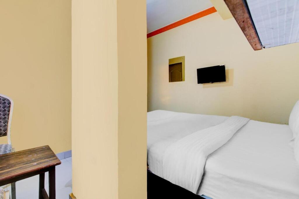 Пуна: Collection O 82190 Hotel Krishna Lodge