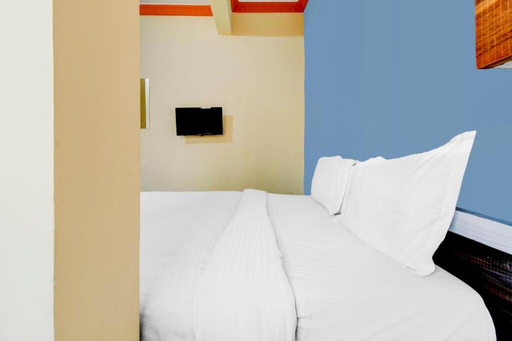 Пуна: Collection O 82190 Hotel Krishna Lodge