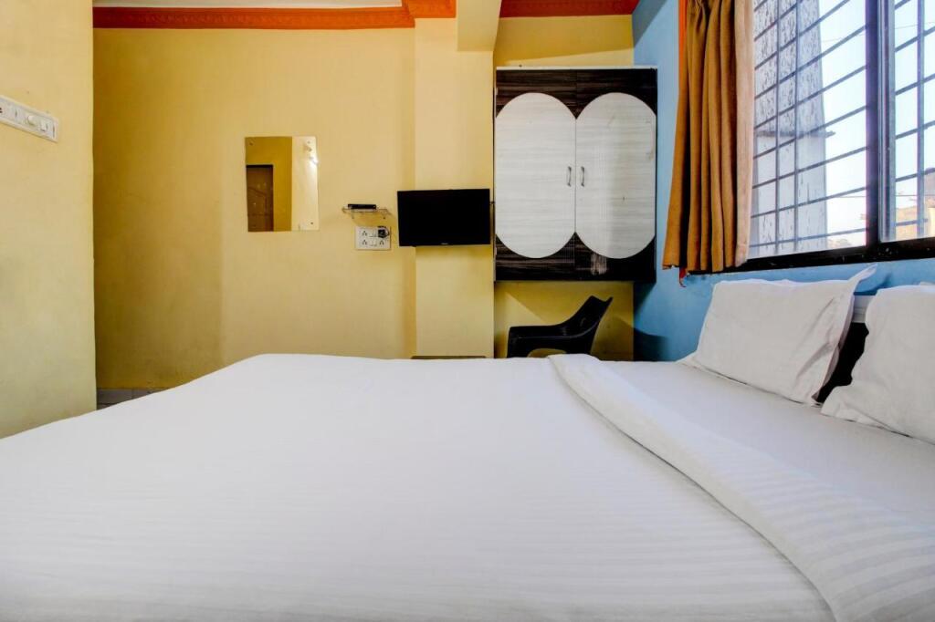 Пуна: Collection O 82190 Hotel Krishna Lodge