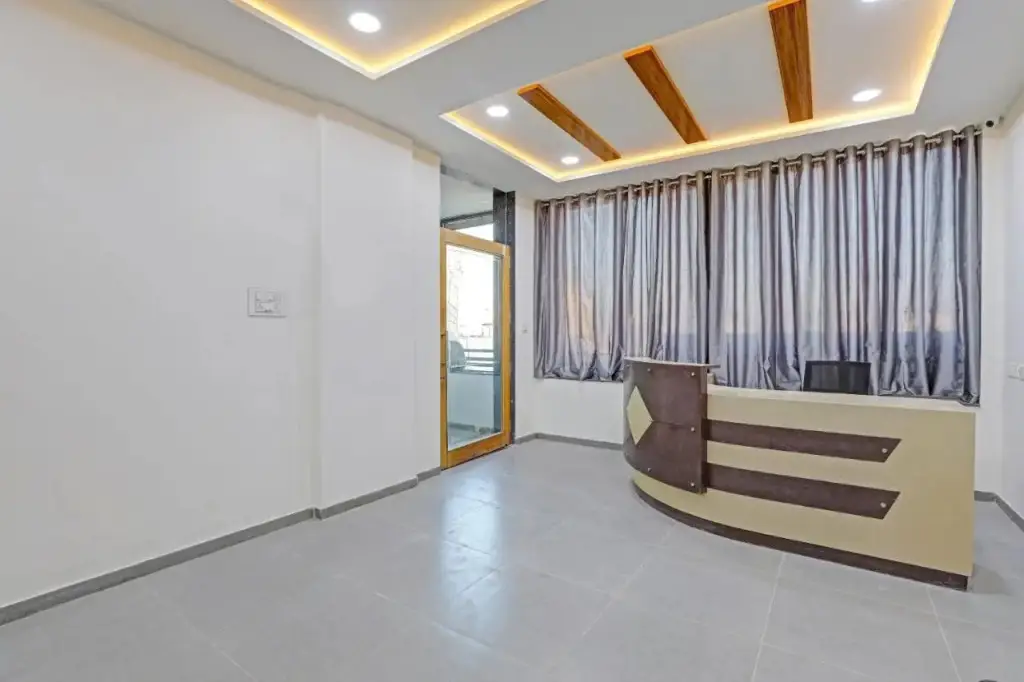 Раджкот: OYO Flagship 806254 Hotel King's Land