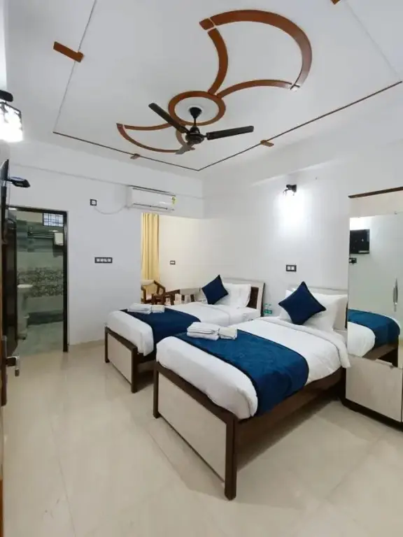 Праяградж: Hotel Aman Residency