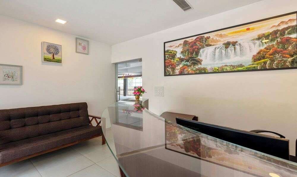 Аллеппи: Treebo vSaffron Regency,Punnamada Lake