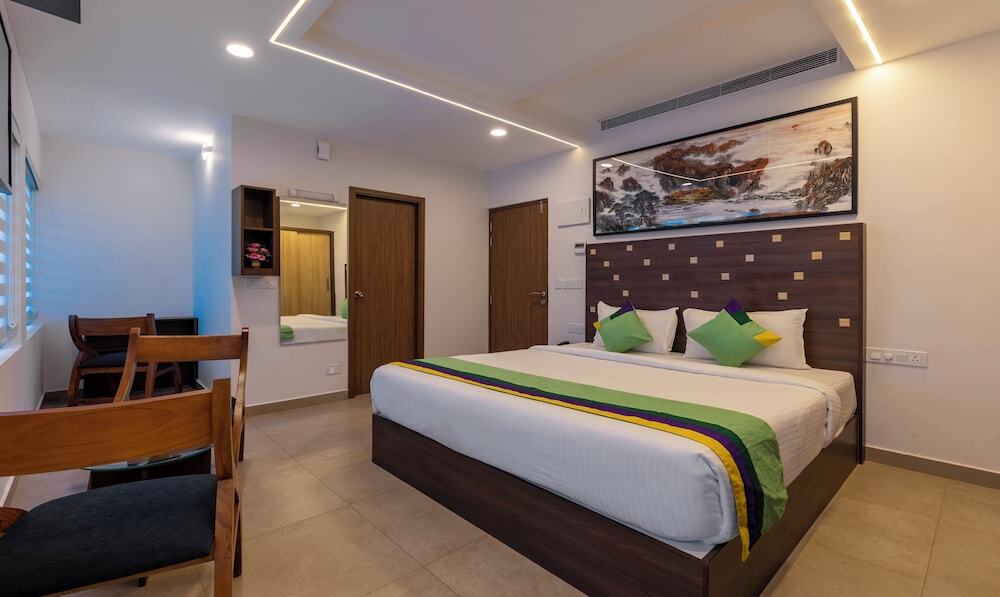 Аллеппи: Treebo vSaffron Regency,Punnamada Lake