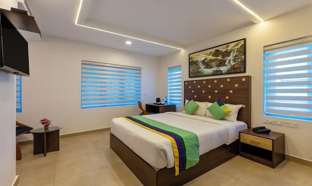 Аллеппи: Treebo vSaffron Regency,Punnamada Lake