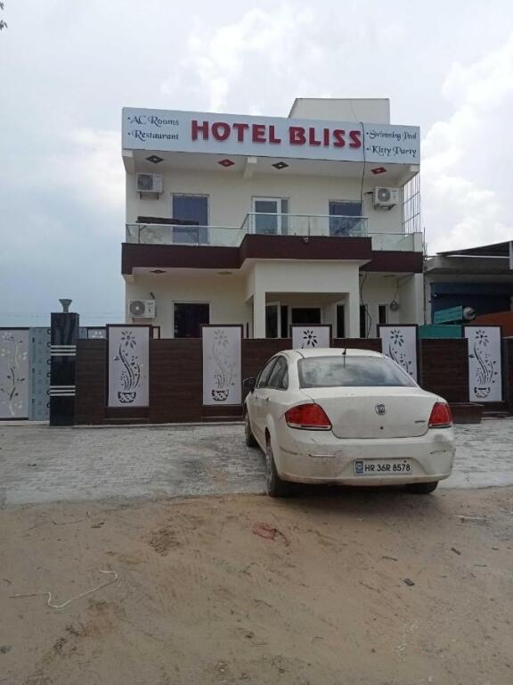 Ревари: OYO 91842 Hotel Bliss