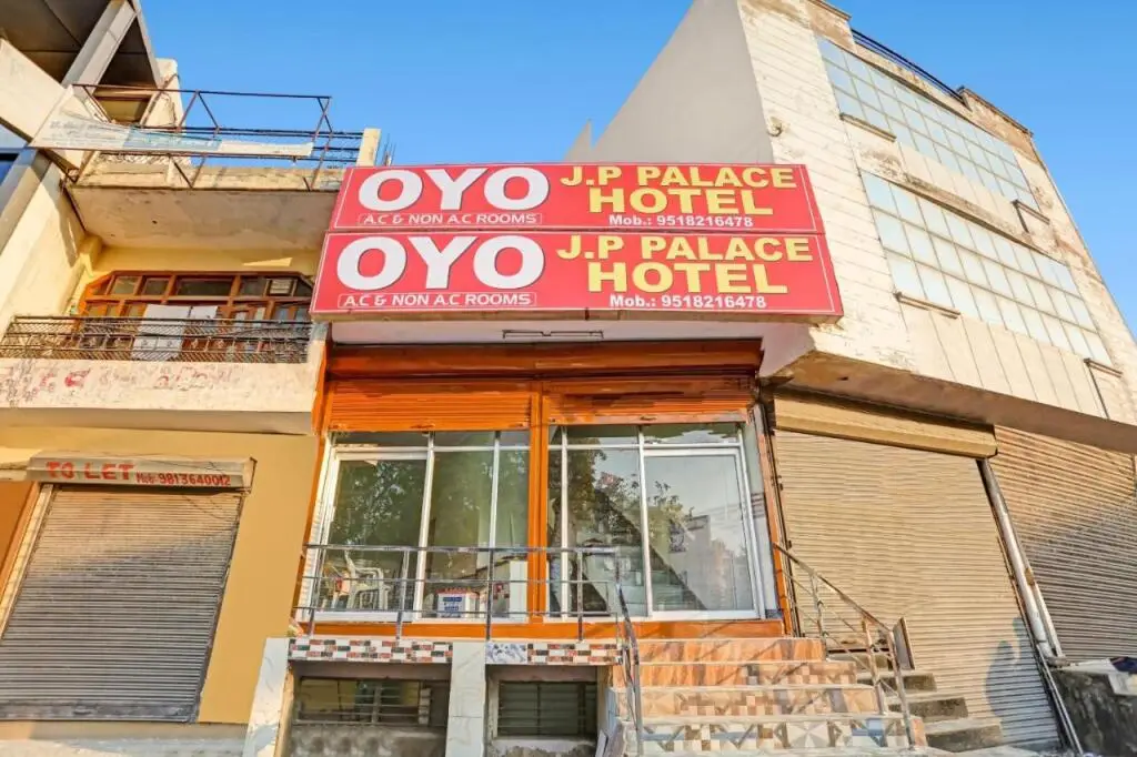 OYO Flagship 806734 Jp Palace Hotel — фото 1