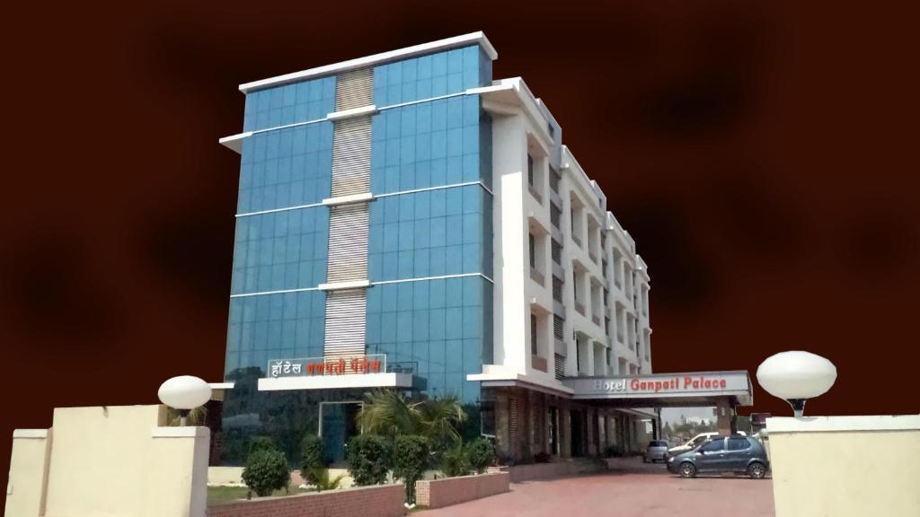 Hotel Ganpati Palace by WB Economy — фото 1