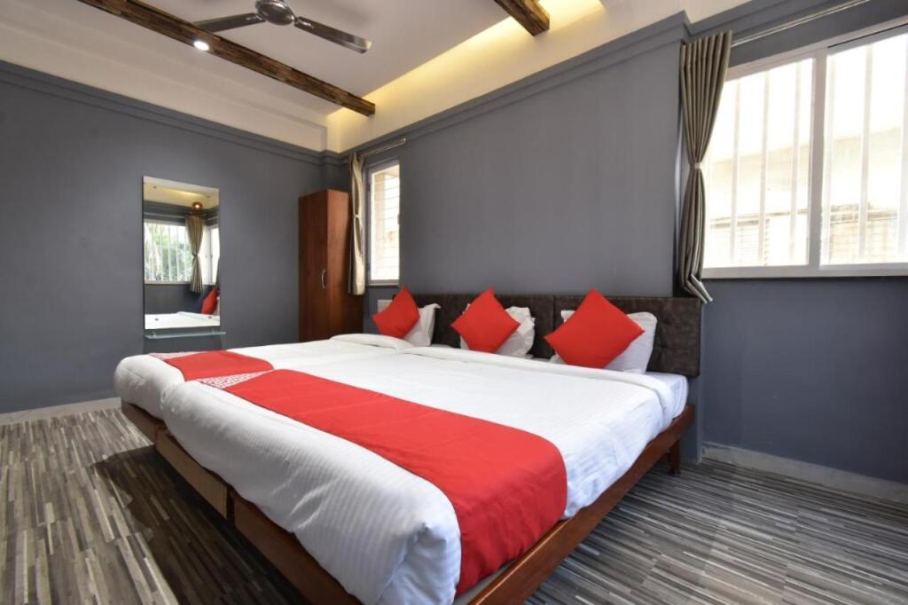 Солапур: Hotel Ashirwad, Solapur