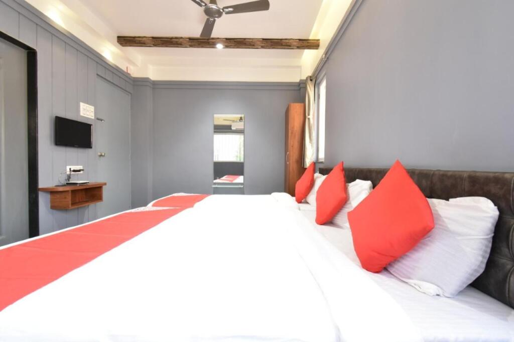 Солапур: Hotel Ashirwad, Solapur