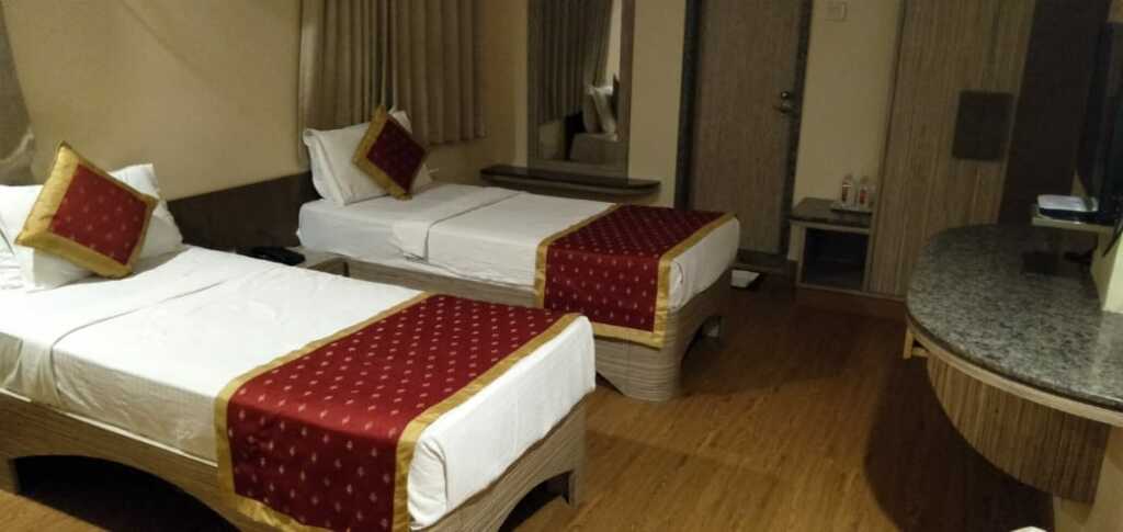 Солапур: Hotel Surya International