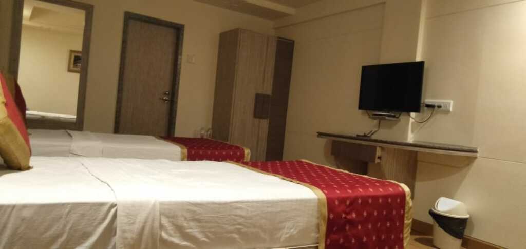 Солапур: Hotel Surya International