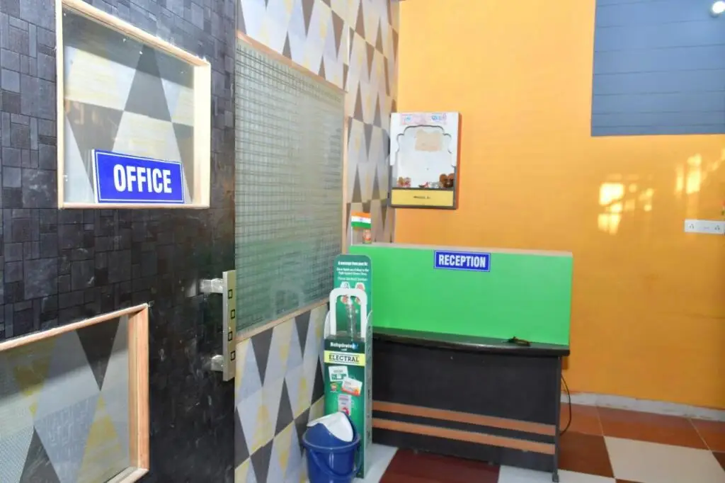 Шахджаханпур: Oyo 80546B Blu Star Guest House