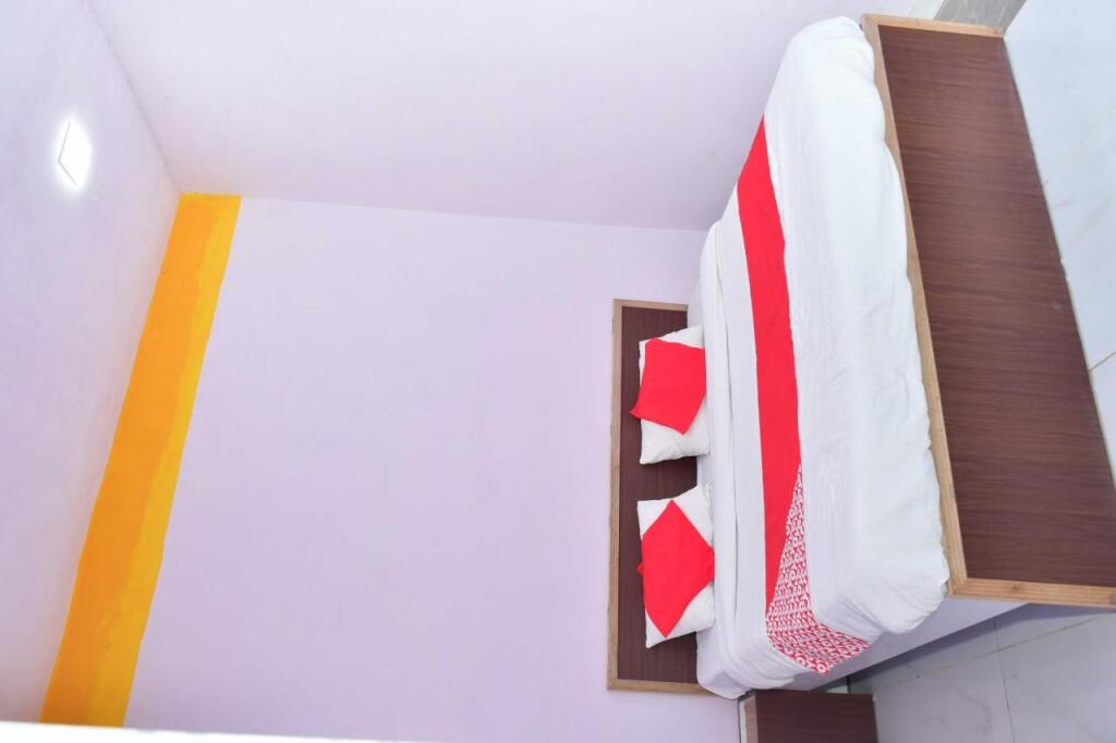Шахджаханпур: Oyo 80546B Blu Star Guest House