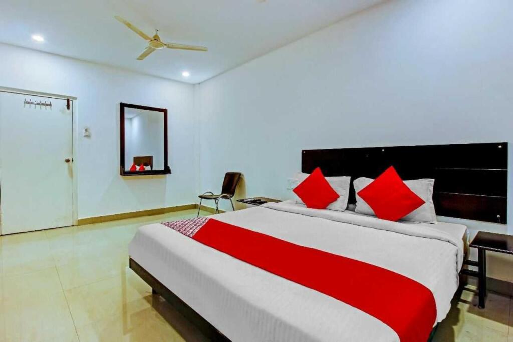 Шамшабад: Hotel Meridian Grand