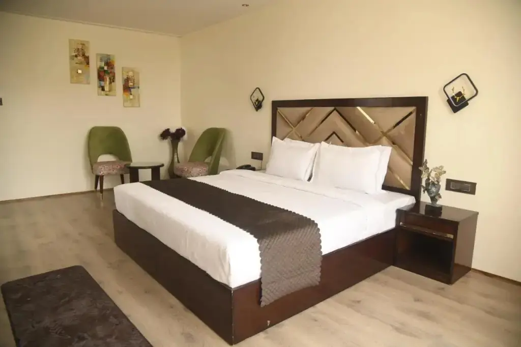 Шиллонг: Hotel Cloud Social