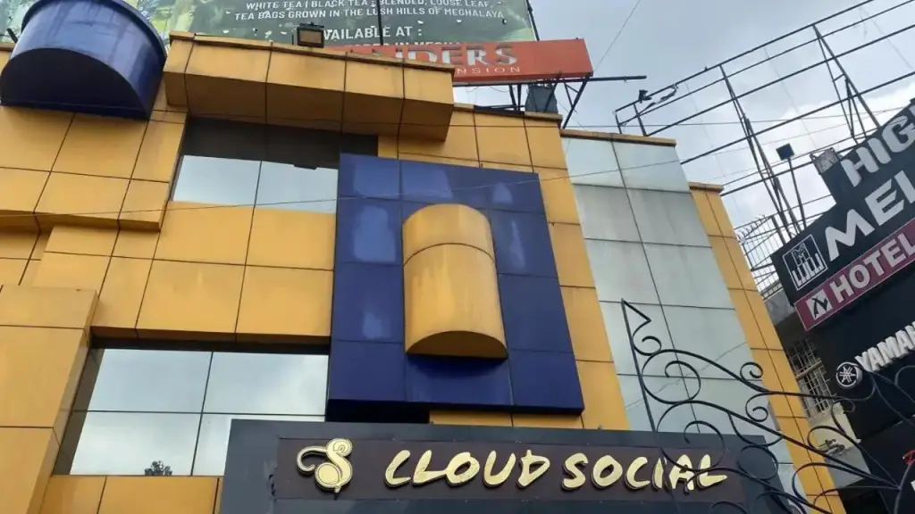 Шиллонг: Hotel Cloud Social