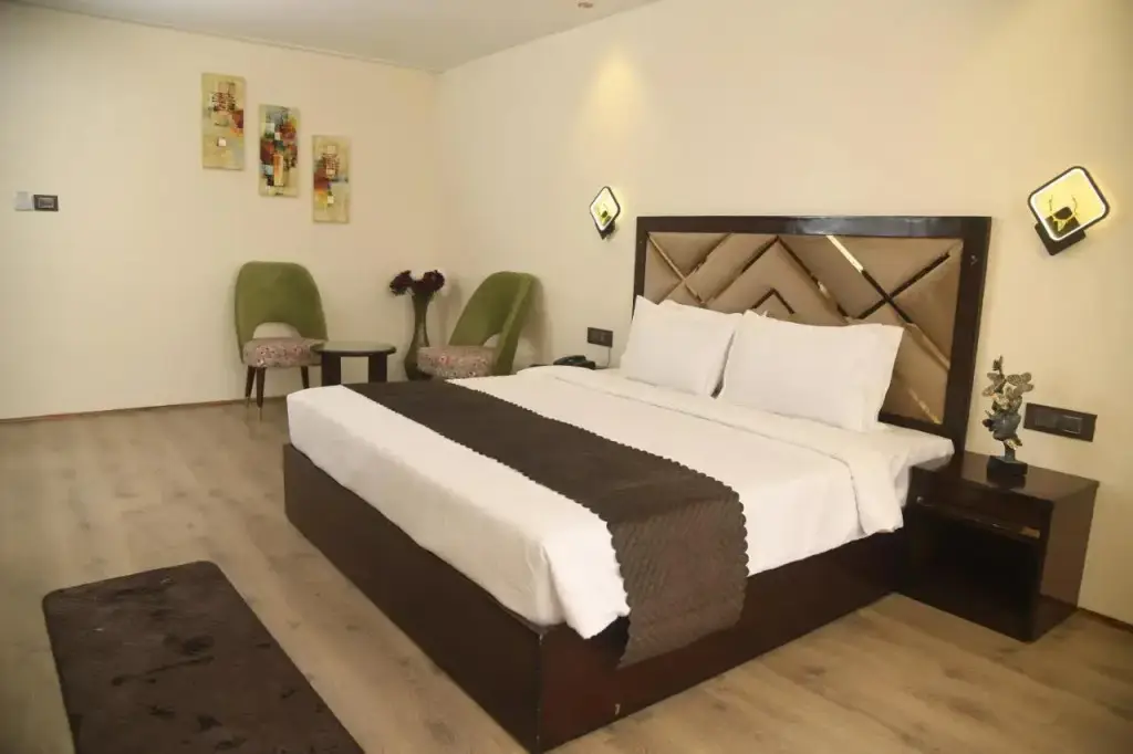 Шиллонг: Hotel Cloud Social