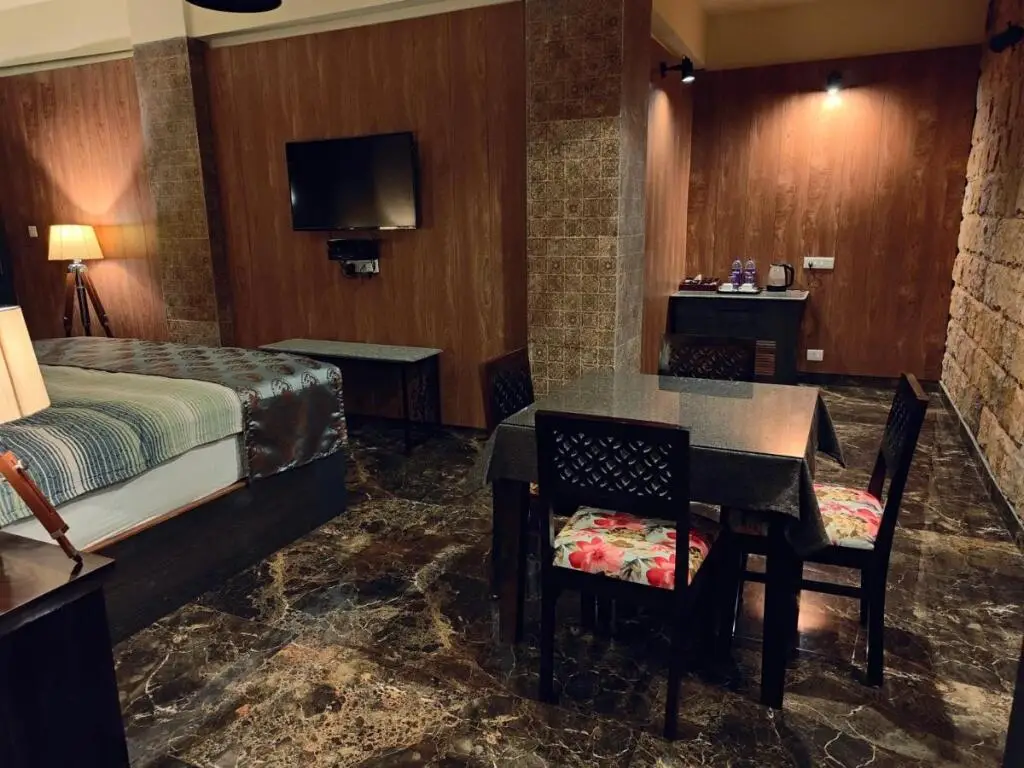 Шиллонг: Hotel Acropolis