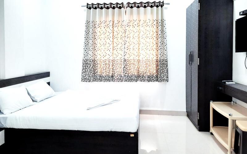 Ширди: Hotel United House