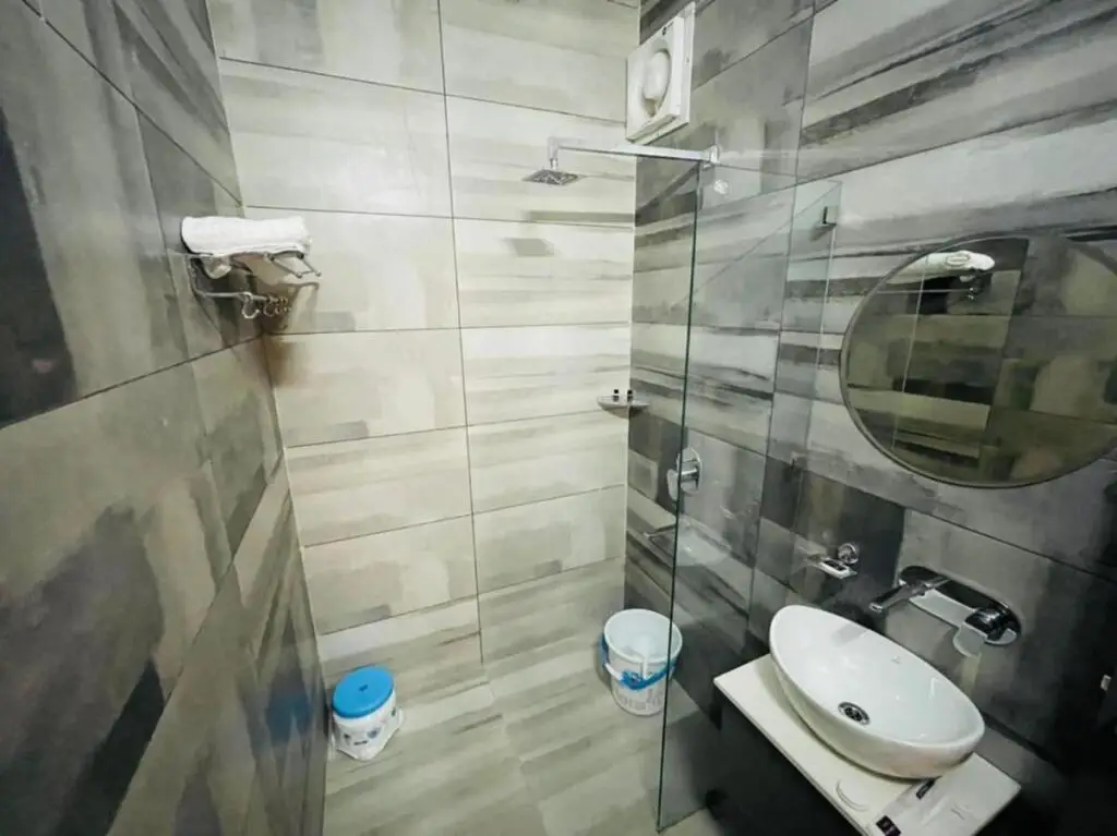 Сирса: Hotel Lotus Inn