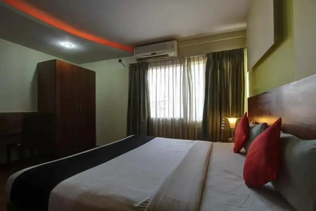 Тхане: Capital O72524 Hotel Rr Boutique