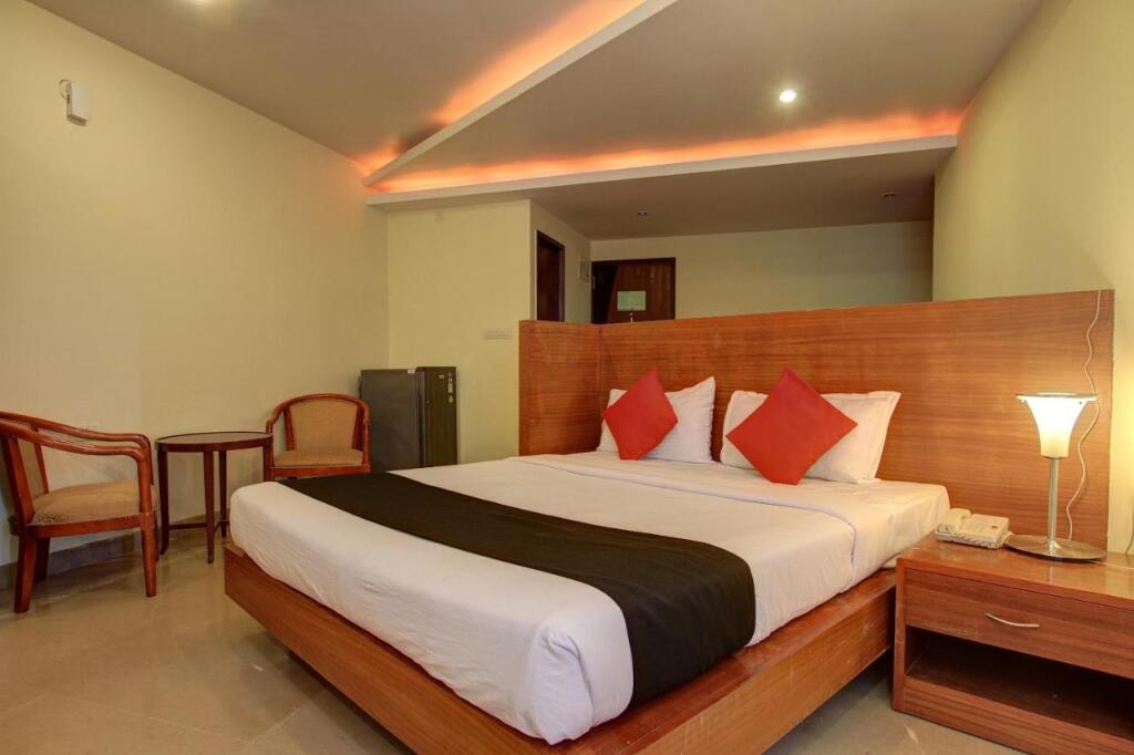 Тхане: Capital O72524 Hotel Rr Boutique